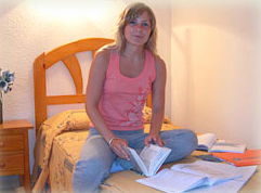 summer study abroad - Bedroom in teen homestay